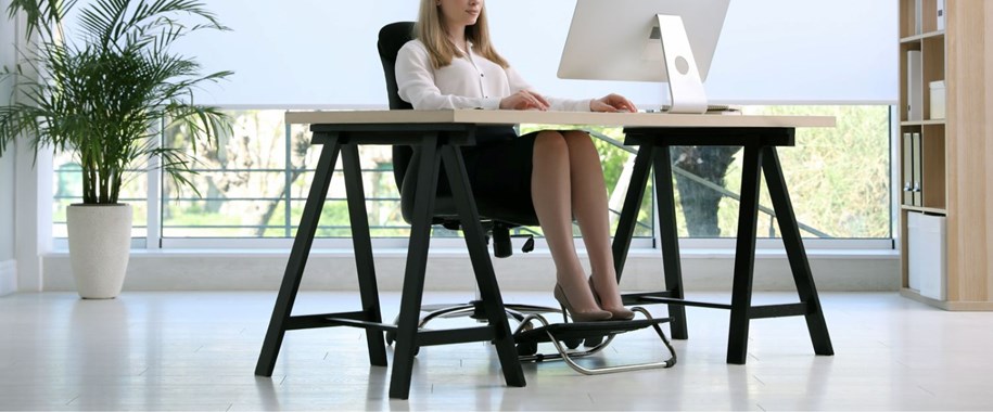 What Are The Benefits of a Desk Footrest?