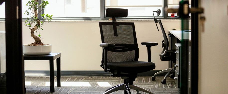 Do You Need a Headrest for Your Office Chair? Benefits and Drawbacks Explained