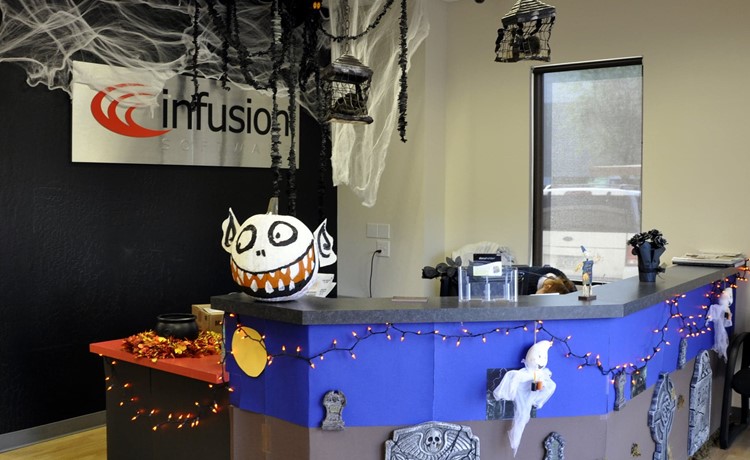 How To Decorate Your Office Or Desk  For Halloween 